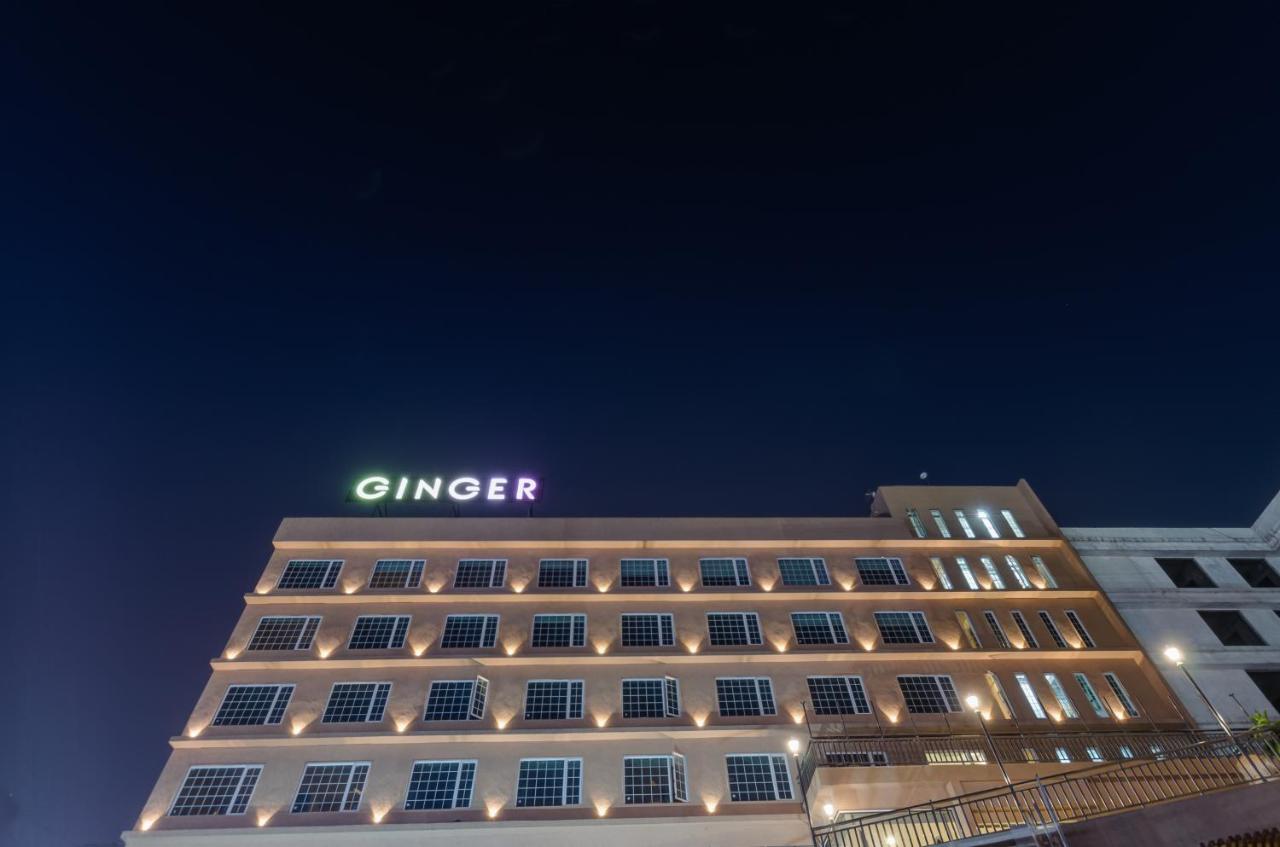 Ginger Surat City Centre Exterior foto